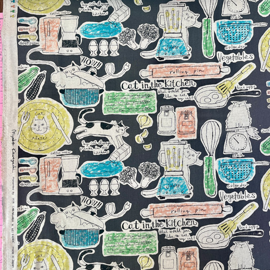 Miyako Kawaguchi - Cats in the Kitchen in Black - MY066CL-G